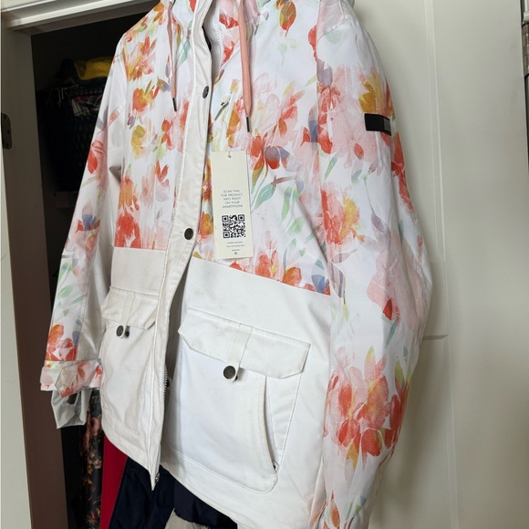 Roxy White and Pink Floral Ski Jacket - Picture 5 of 5
